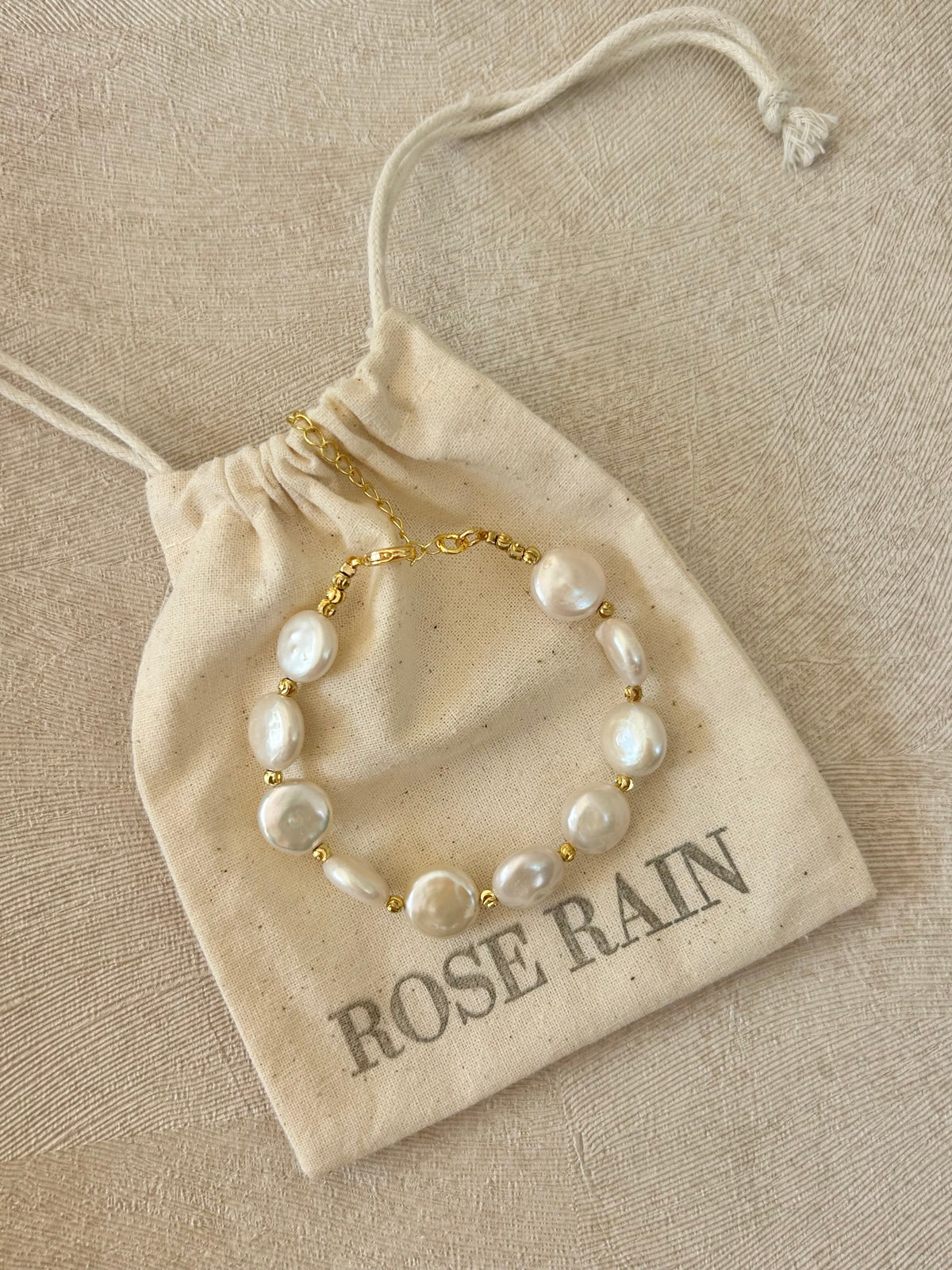 MAE FRESHWATER PEARL BRACELET IN 18K GOLD