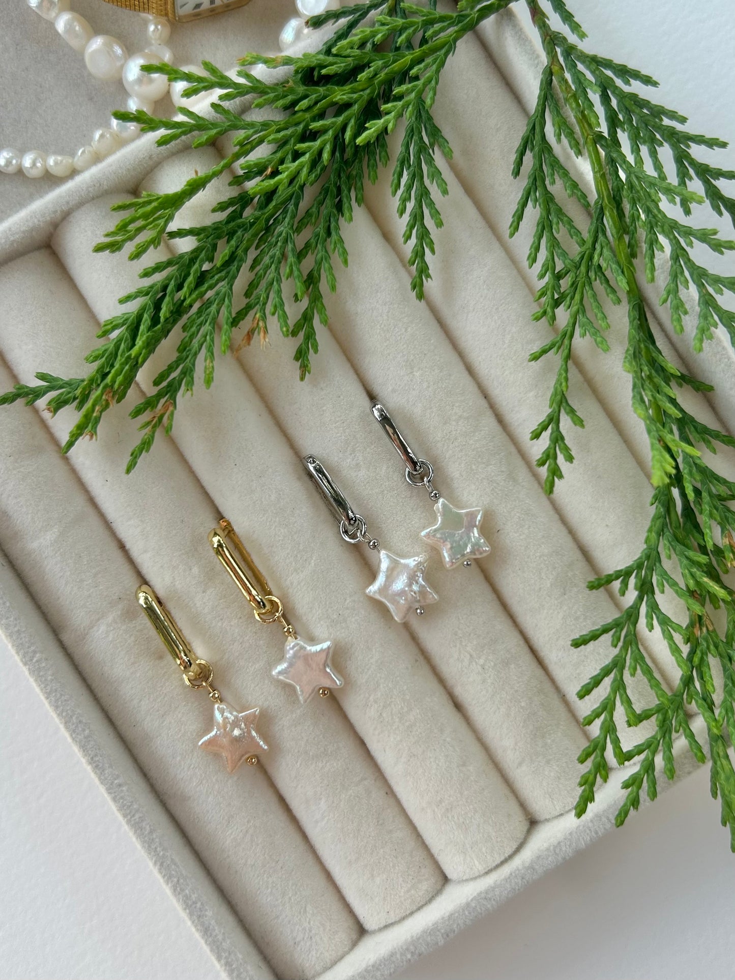 OVAL HOOPS WITH DETACHABLE STAR PEARL IN 18K GOLD