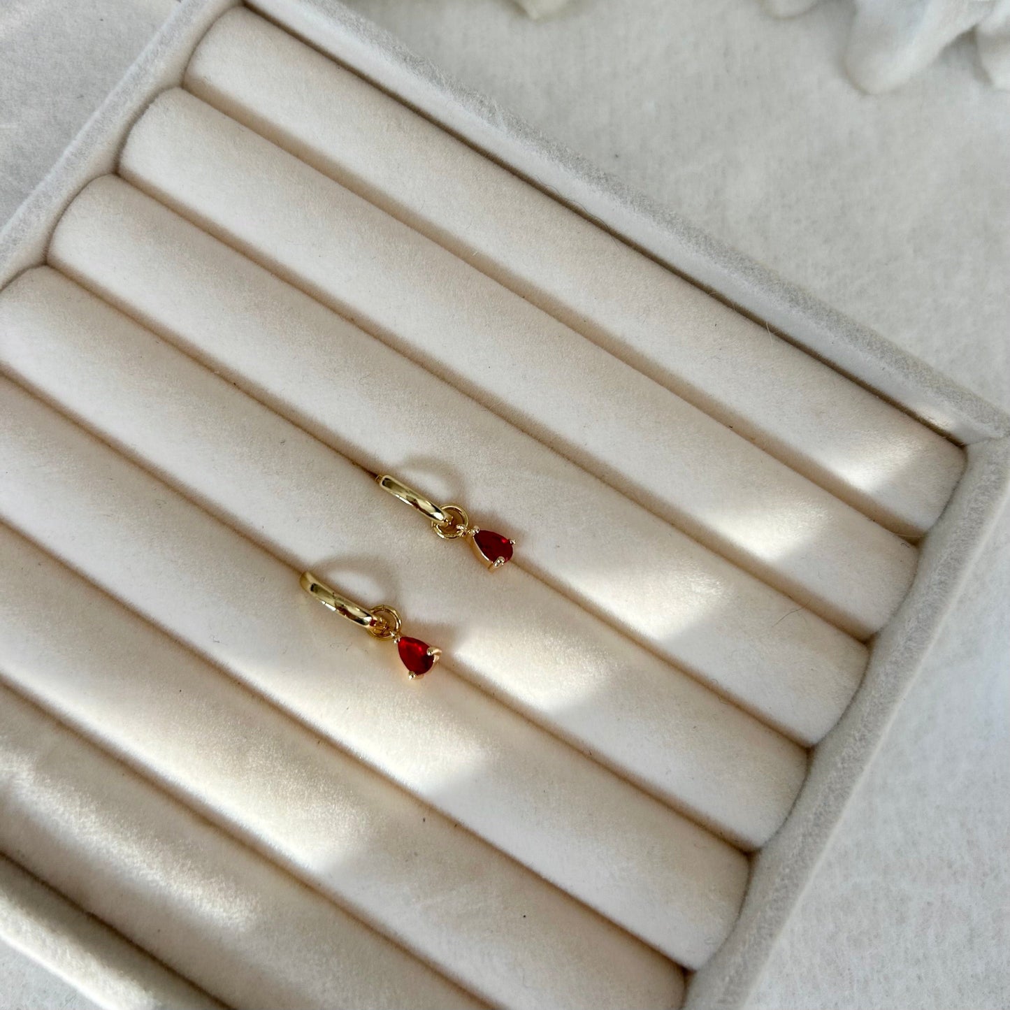 DETACHABLE RED TEARDROP CHARM HUGGIE EARRINGS IN 18K GOLD