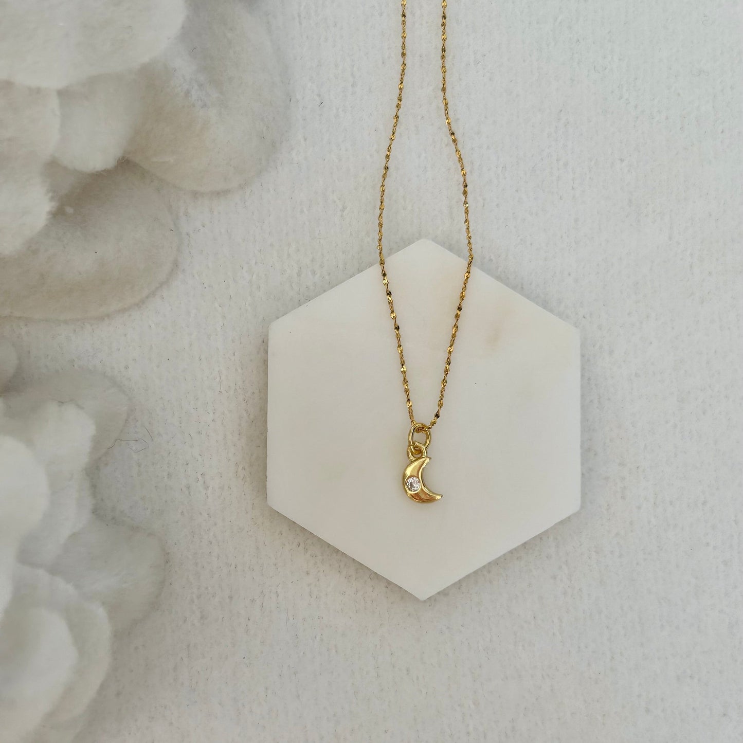 MOON NECKLACE IN 18K GOLD