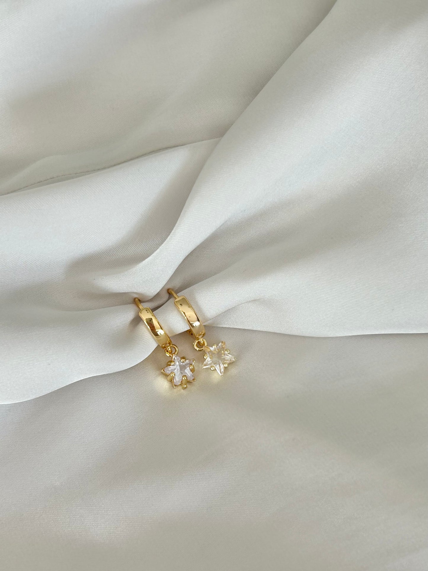 STELLA HUGGIE EARRINGS IN 18K GOLD