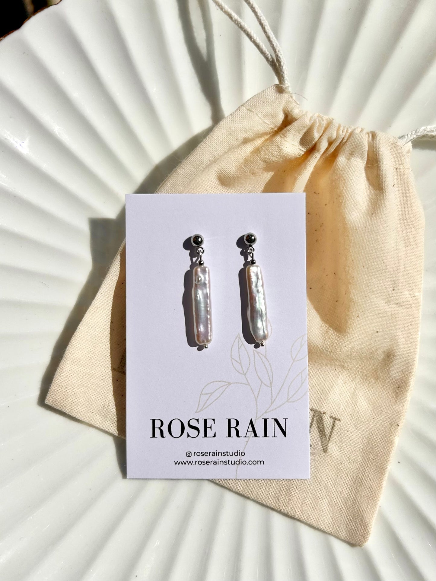 KESHI PEARL STUDS IN PLATINUM