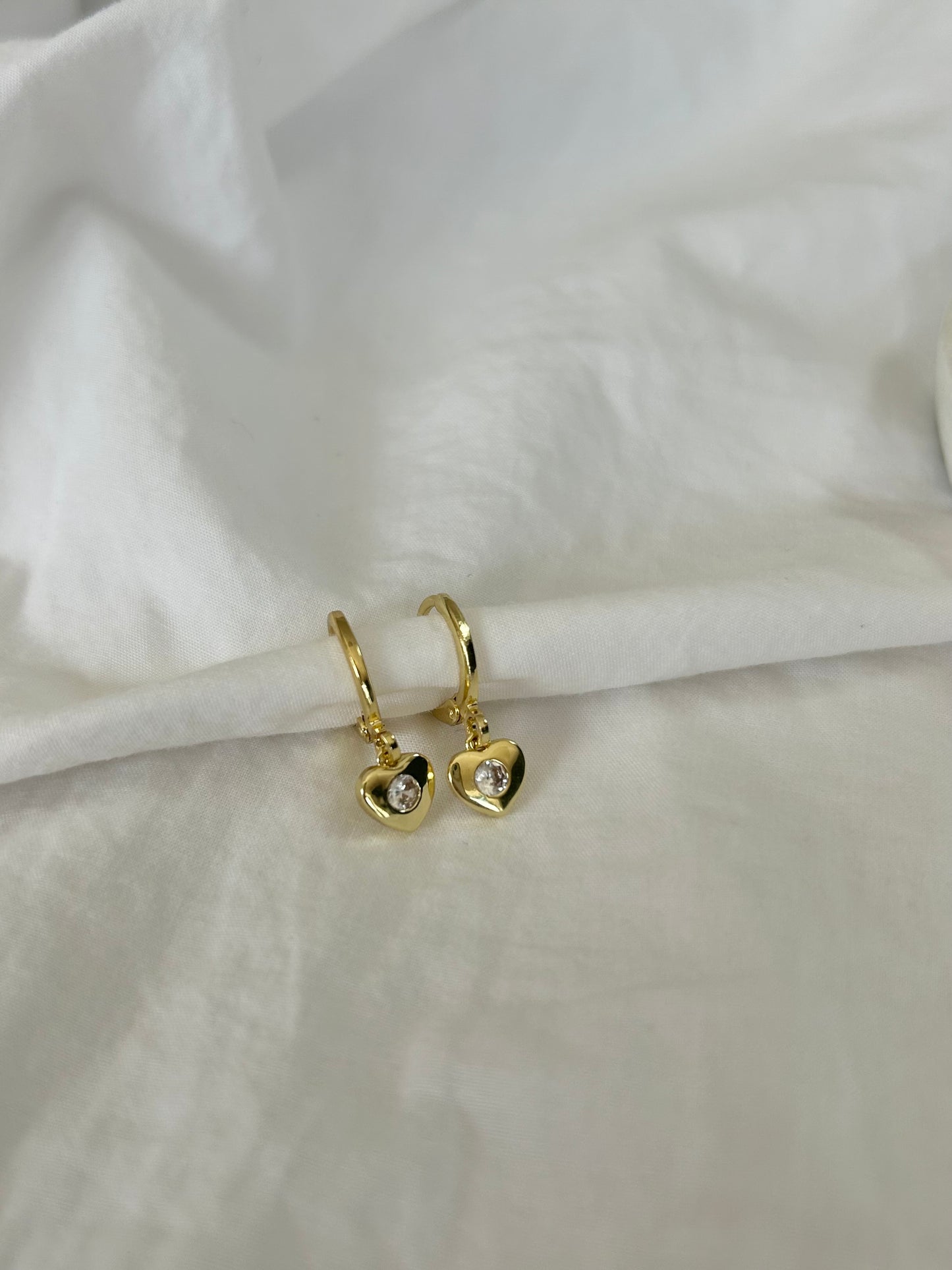 TINY HEART HUGGIE EARRINGS IN 18K GOLD