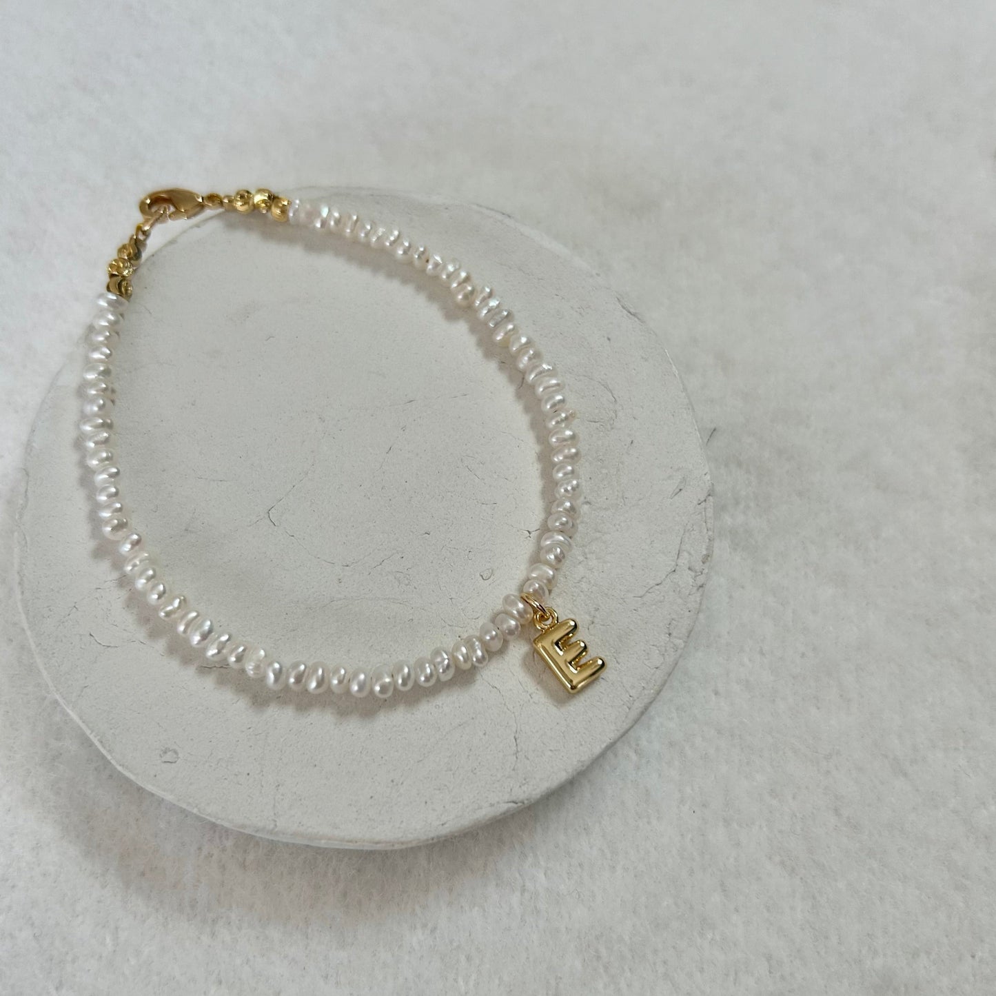 HALLIE PEARL INITIAL BEADED BRACELET IN 18K GOLD