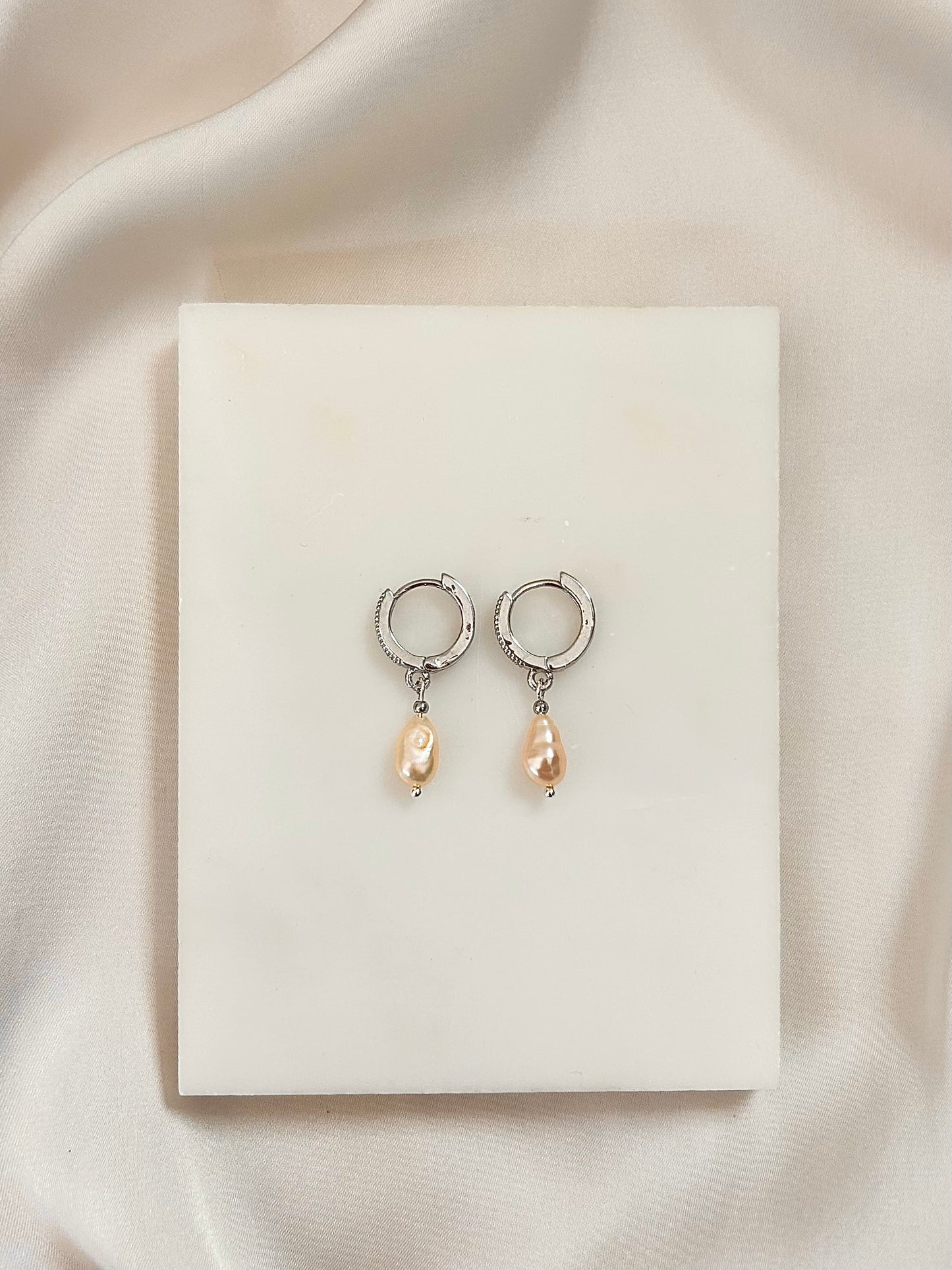 DAHLIA PINK FRESHWATER PEARL HUGGIE EARRINGS IN PLATINUM