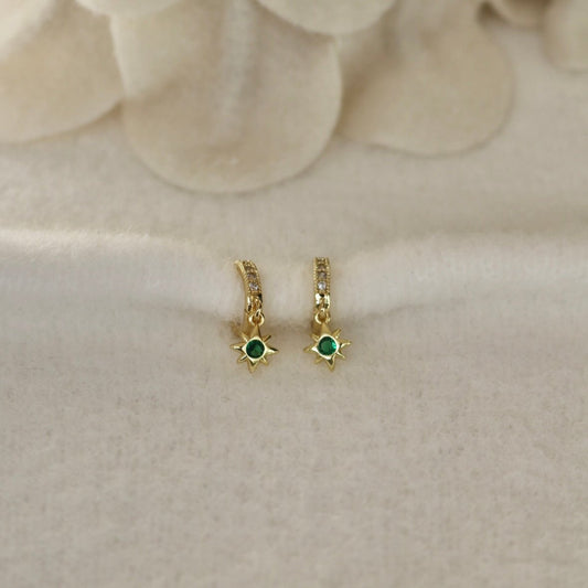 GREEN STAR HUGGIE EARRINGS IN 18K GOLD