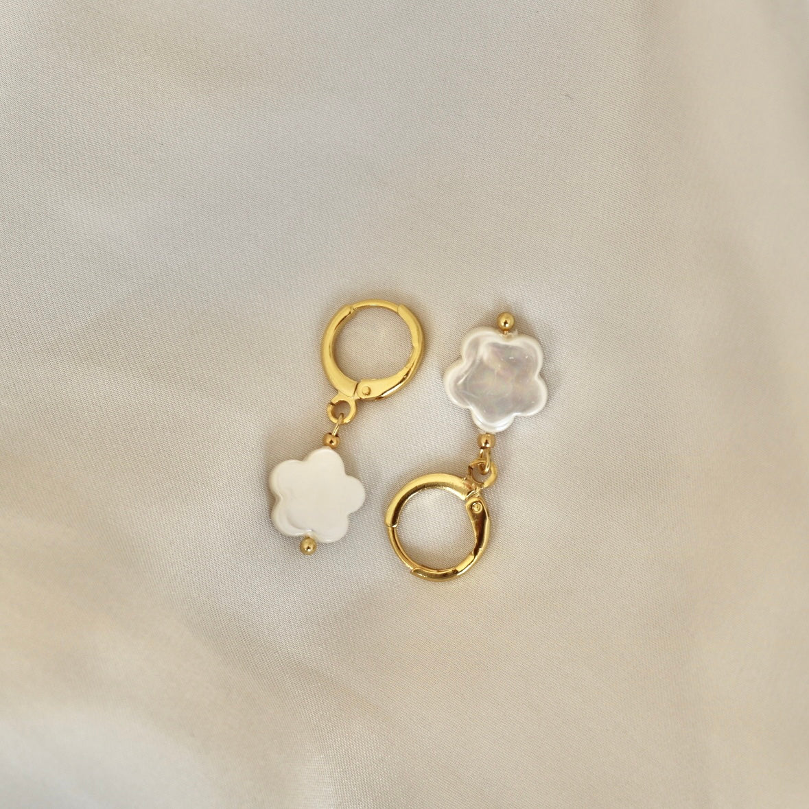 CLIP ON FLOWER HUGGIE EARRINGS IN 18K GOLD