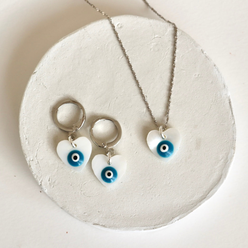 EVIL EYE FRESHWATER SHELL HEART NECKLACE IN PLATINUM