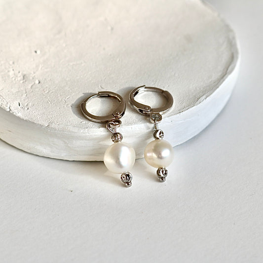 IRIS FRESHWATER PEARL HUGGIE EARRINGS IN PLATINUM