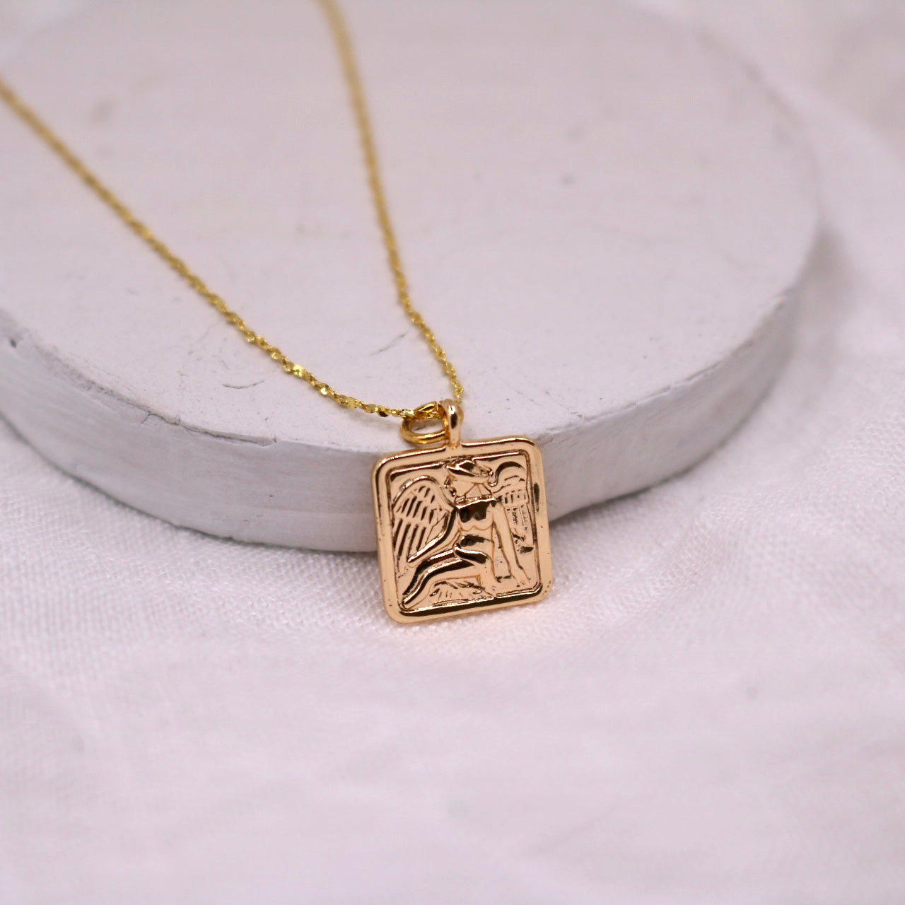 SQUARE ANGEL PENDANT NECKLACE IN 18K GOLD