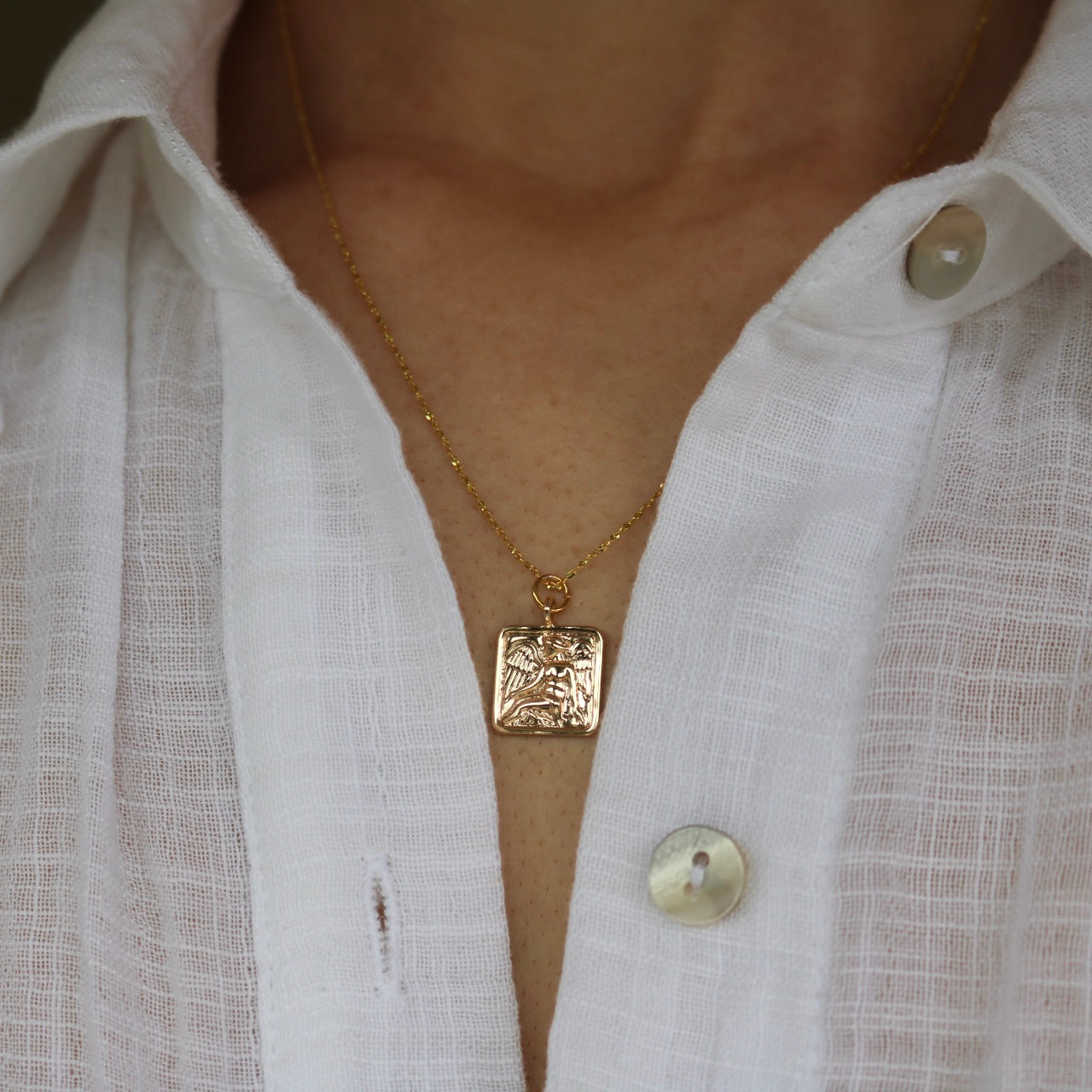 SQUARE ANGEL PENDANT NECKLACE IN 18K GOLD