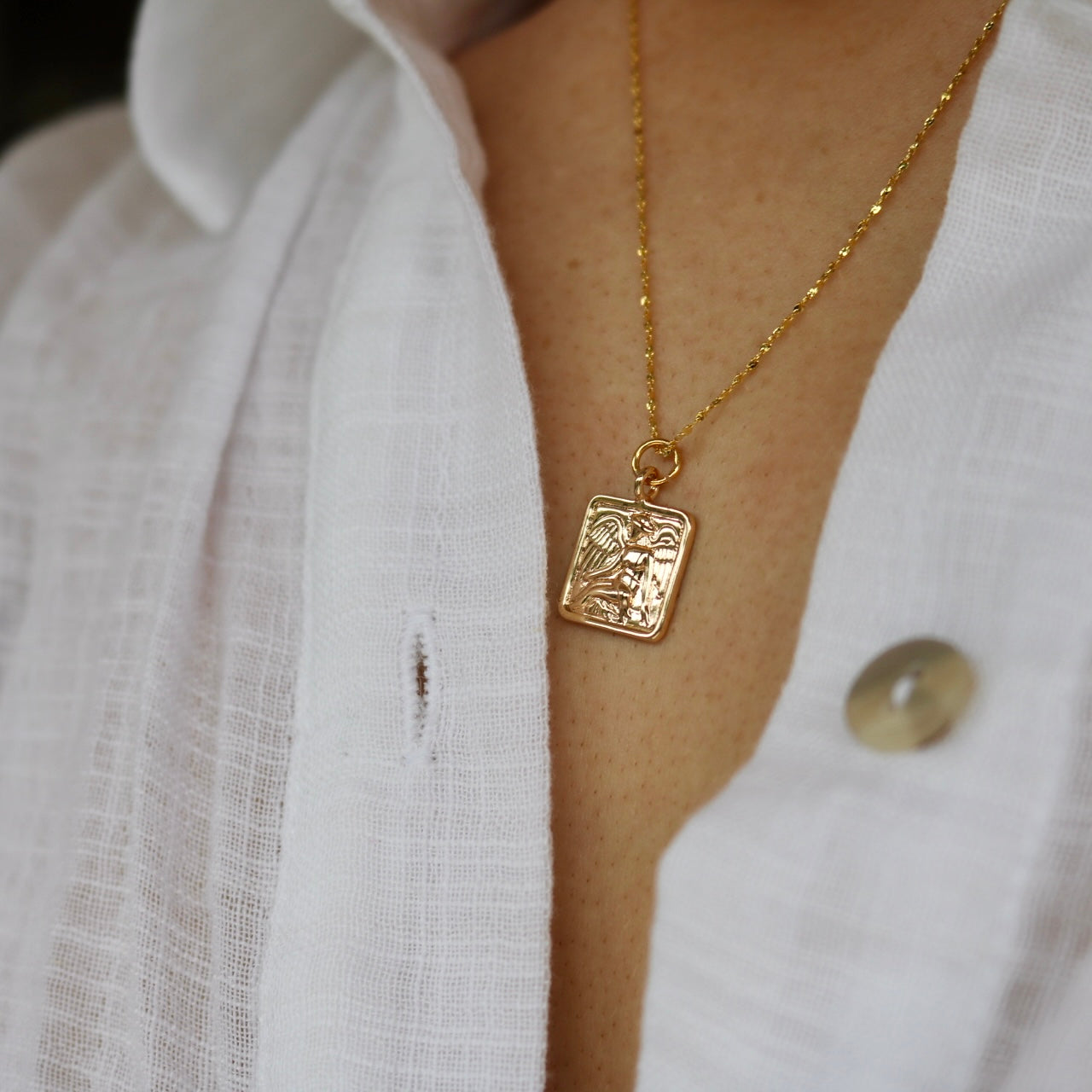 SQUARE ANGEL PENDANT NECKLACE IN 18K GOLD