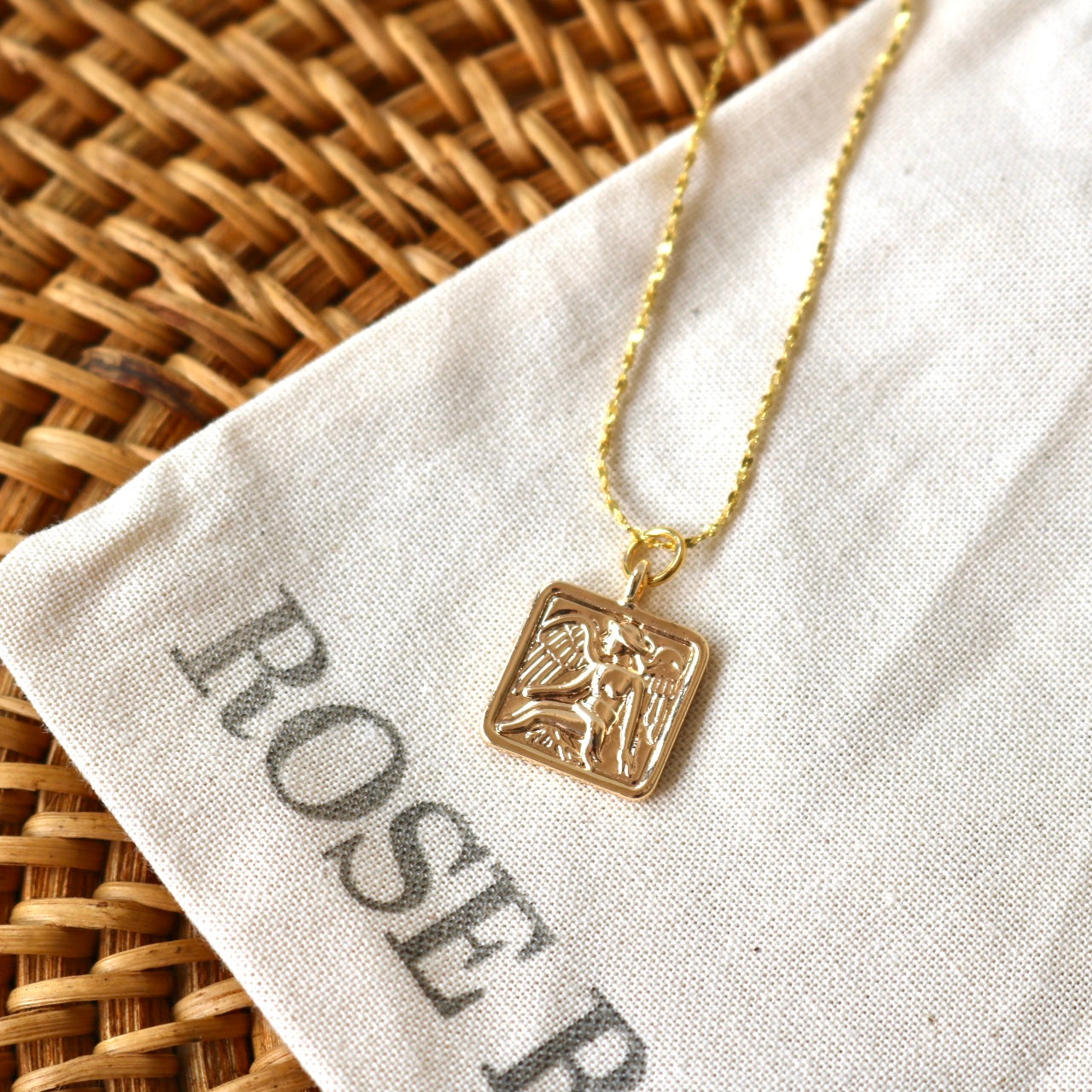 SQUARE ANGEL PENDANT NECKLACE IN 18K GOLD