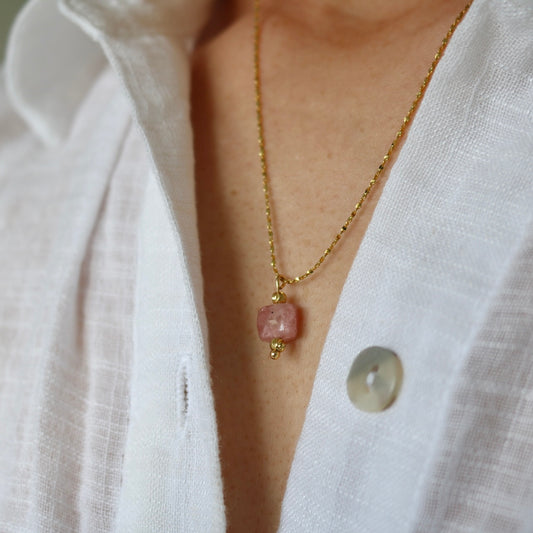 ROSE QUARTZ NECKLACE IN 18K GOLD