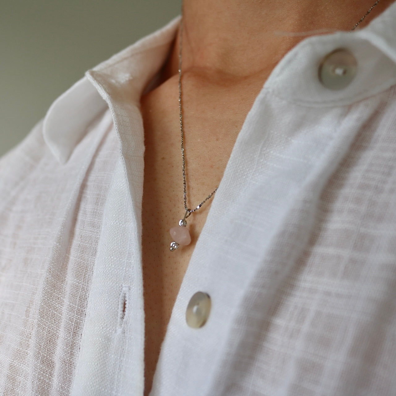 ROSE QUARTZ NECKLACE IN SILVER