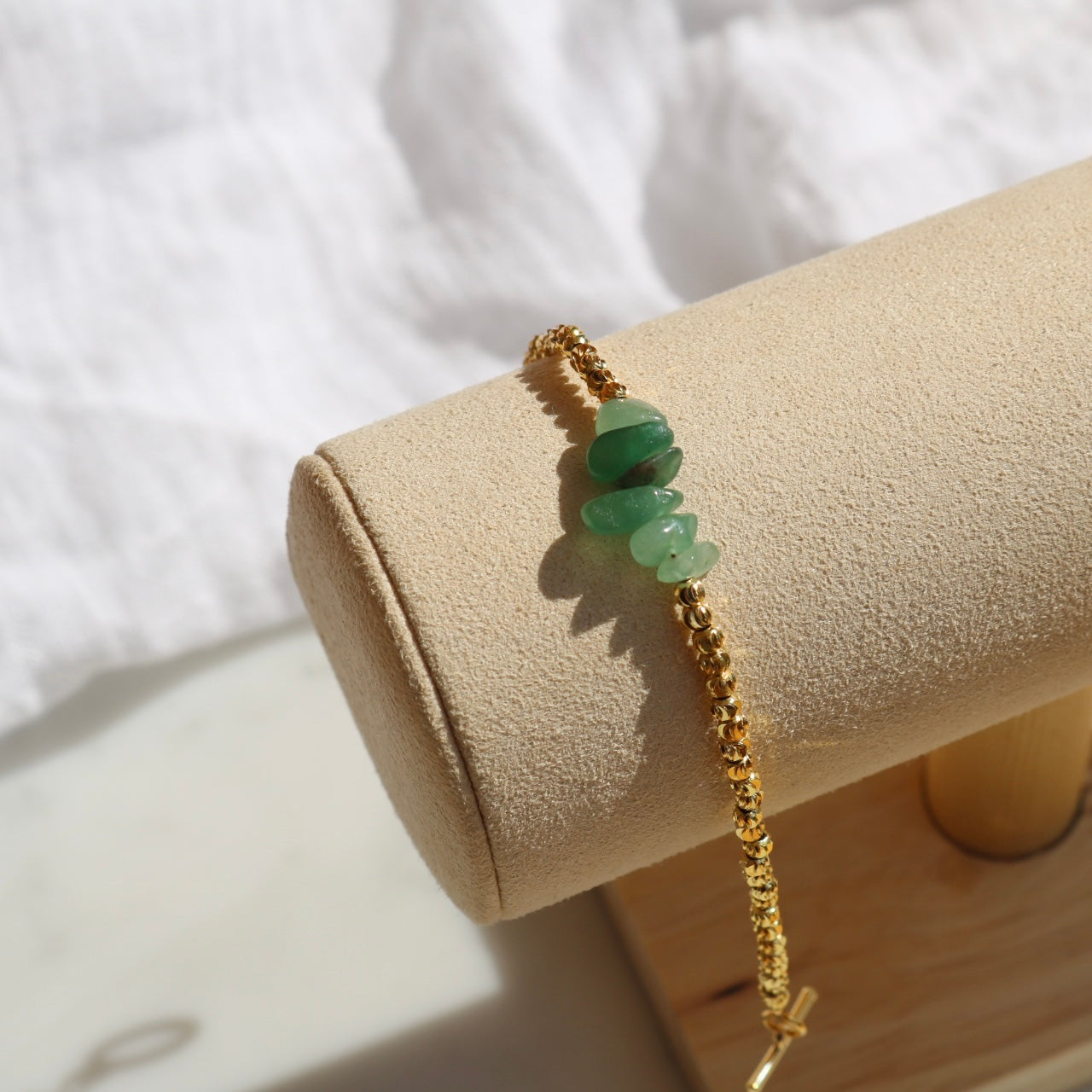 GREEN AVENTURINE BEADED BRACELET IN 18K GOLD