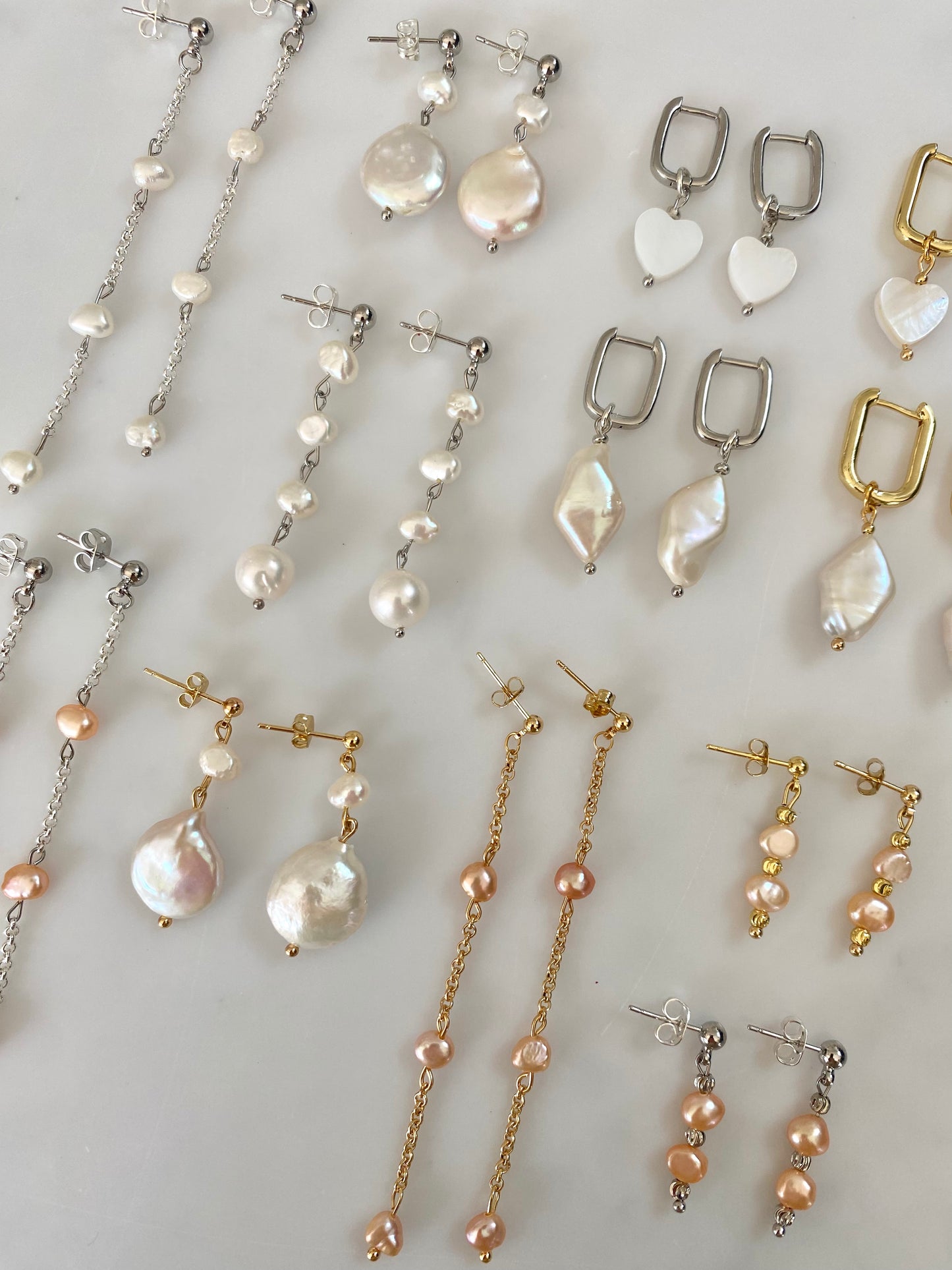 OVAL HOOPS WITH DETACHABLE BAROQUE PEARL IN PLATINUM