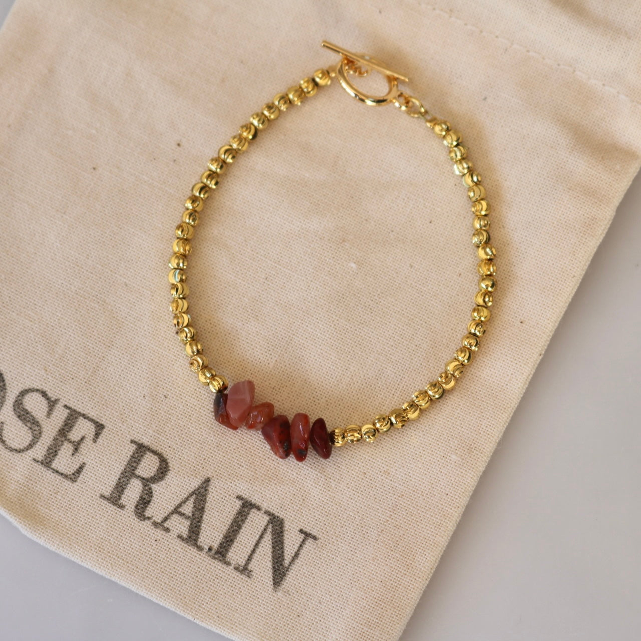 RED AGATE BEADED BRACELET IN 18K GOLD