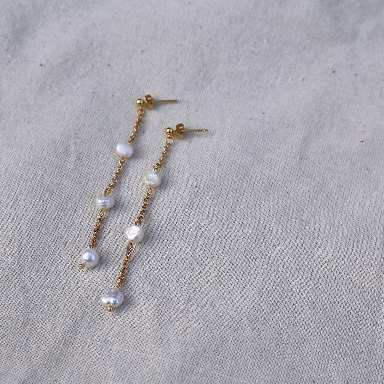 POPPY FRESHWATER PEARL STUDS IN 18K GOLD