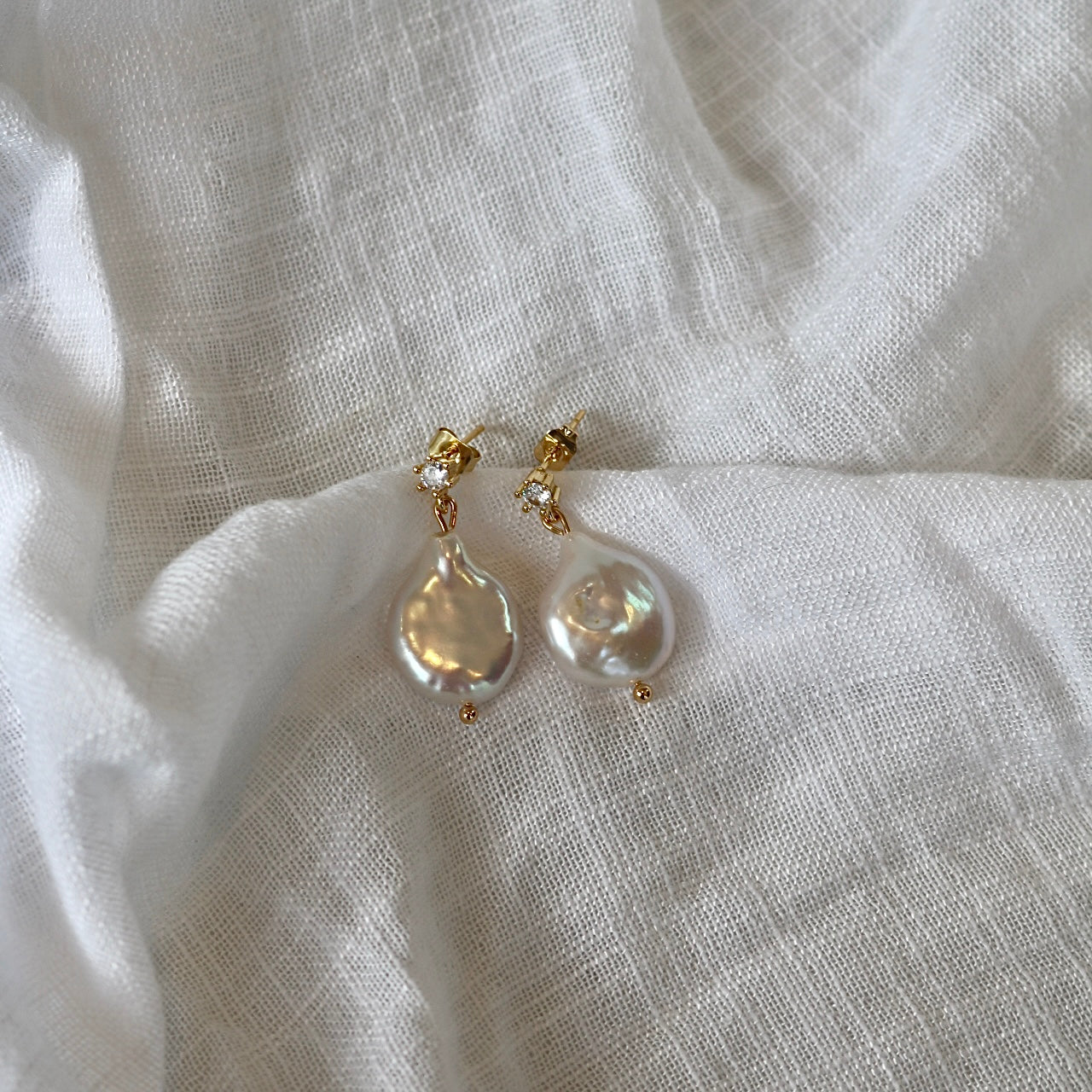 BAROQUE PEARL STUD EARRINGS IN 18K GOLD