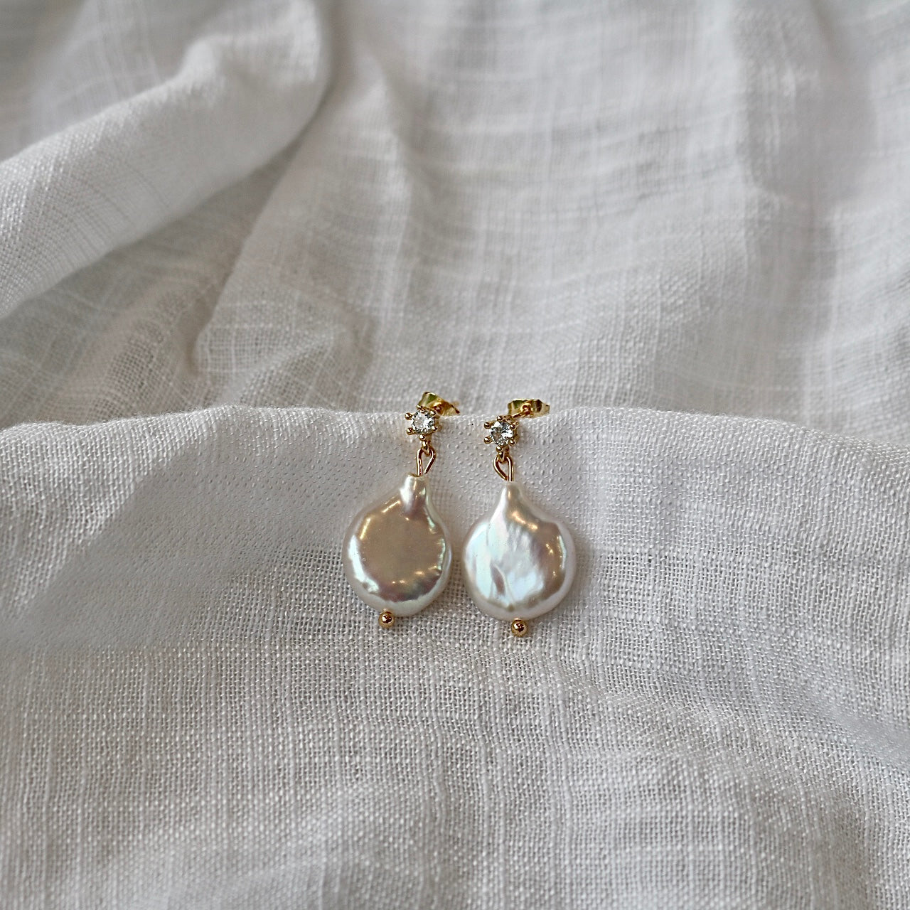 BAROQUE PEARL STUD EARRINGS IN 18K GOLD