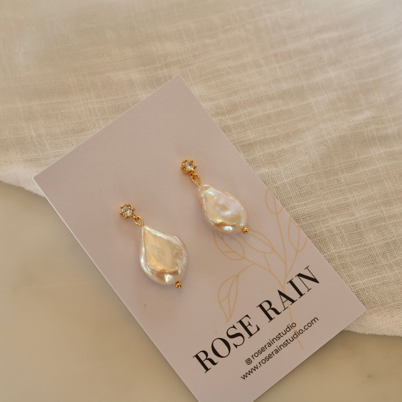 BAROQUE PEARL STUD EARRINGS IN 18K GOLD