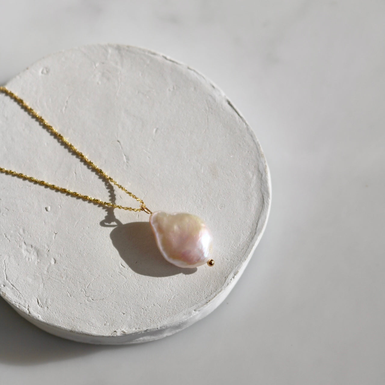 BAROQUE PEARL NECKLACE IN 18K GOLD