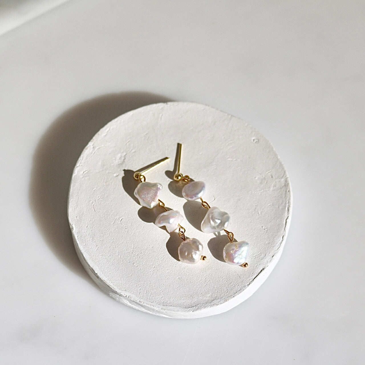 ARIEL DANGLE PEARL STUDS IN 18K GOLD