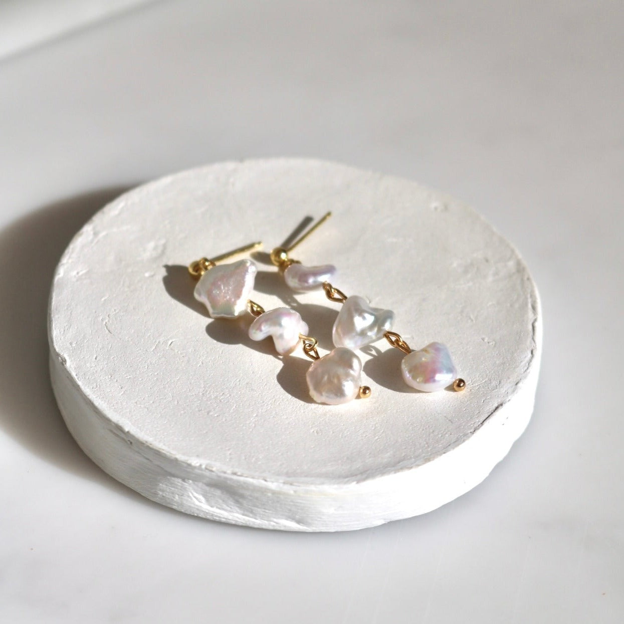 ARIEL DANGLE PEARL STUDS IN 18K GOLD