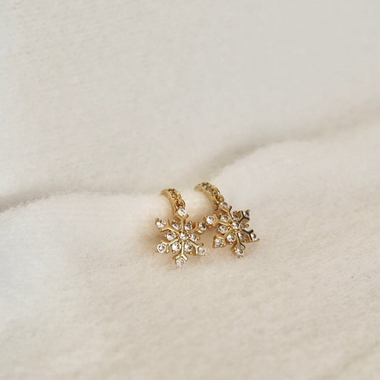 SNOWFLAKE HUGGIE EARRINGS IN 18K GOLD