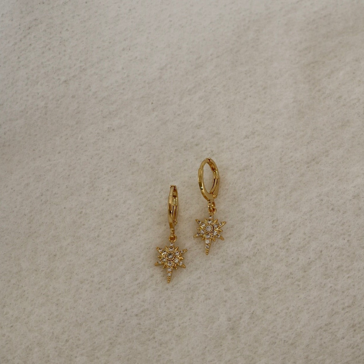 STAR GAZER HUGGIE EARRINGS IN 18K GOLD