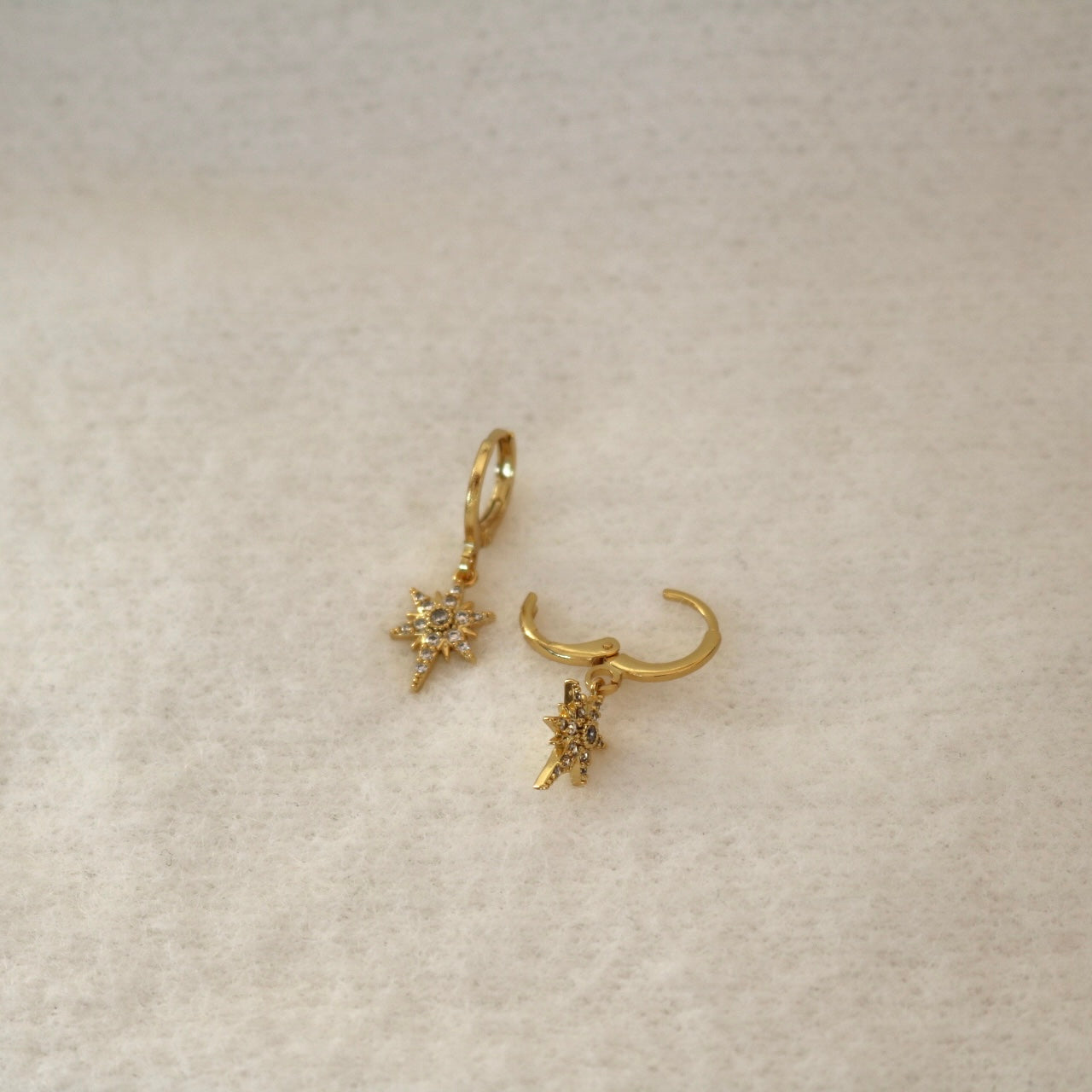 STAR GAZER HUGGIE EARRINGS IN 18K GOLD