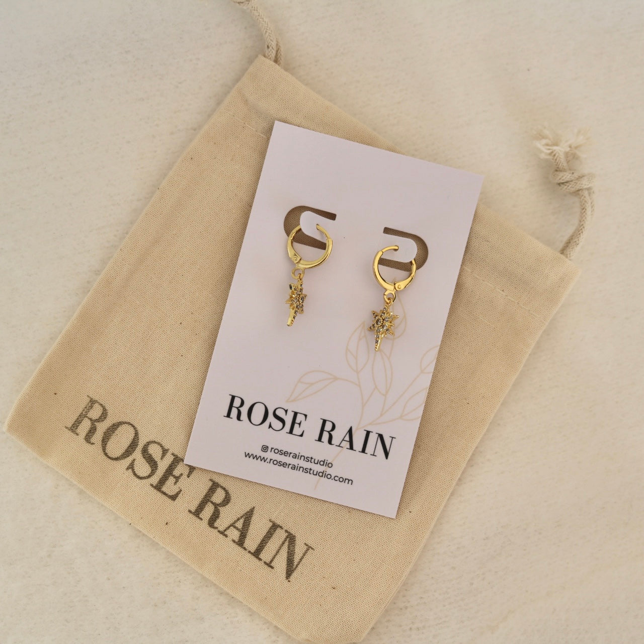 STAR GAZER HUGGIE EARRINGS IN 18K GOLD