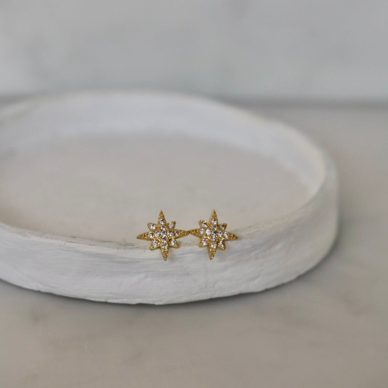 STAR STUD EARRINGS IN 18K GOLD