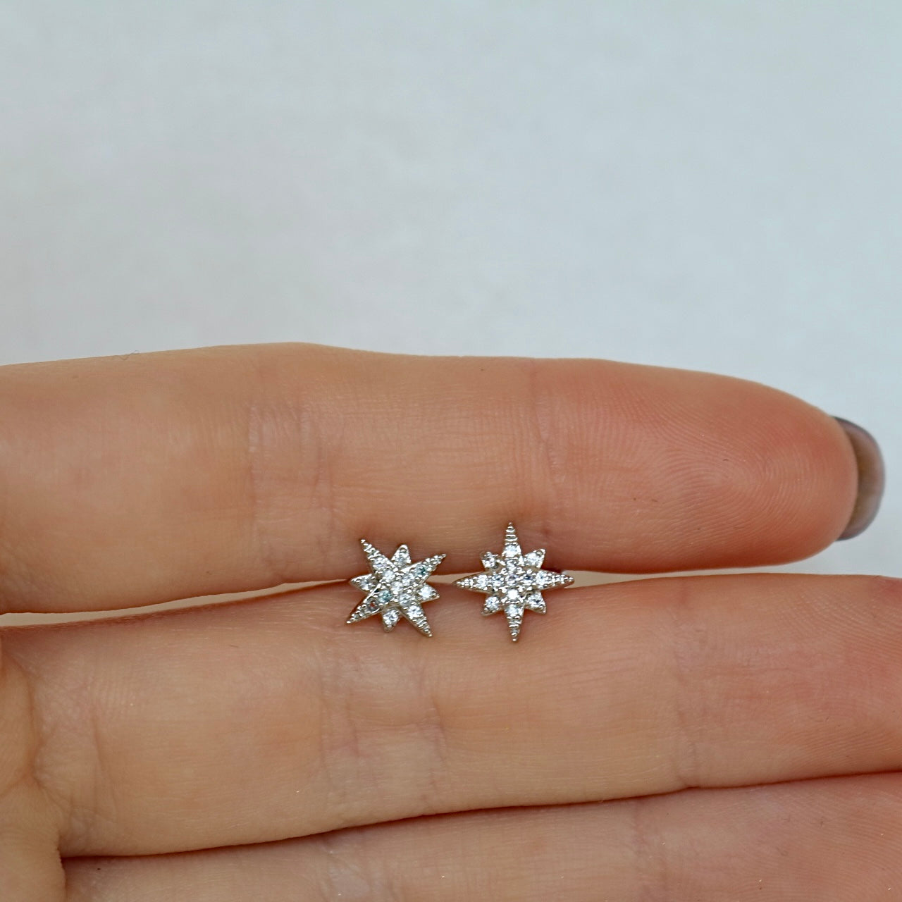 STAR STUD EARRINGS IN PLATINUM