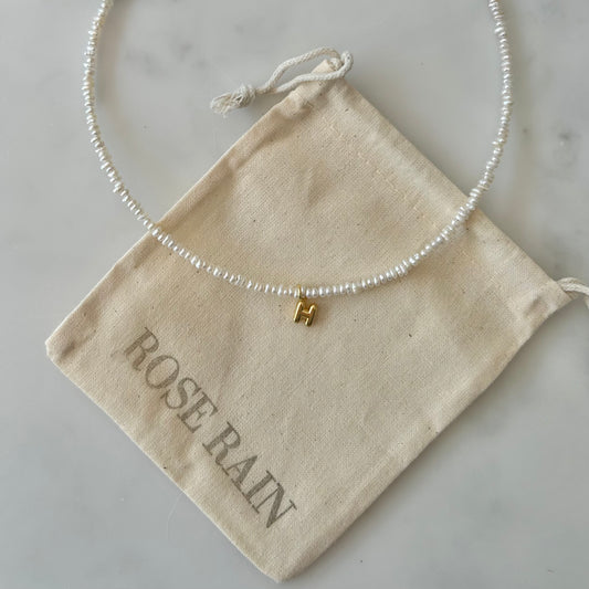HALLIE PEARL INITIAL NECKLACE IN 18K GOLD