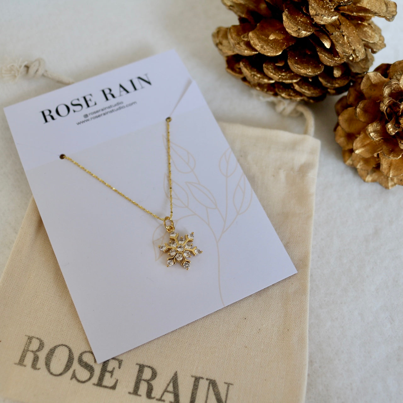 SNOWFLAKE NECKLACE IN 18K GOLD