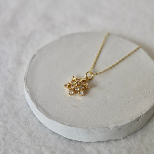 SNOWFLAKE NECKLACE IN 18K GOLD