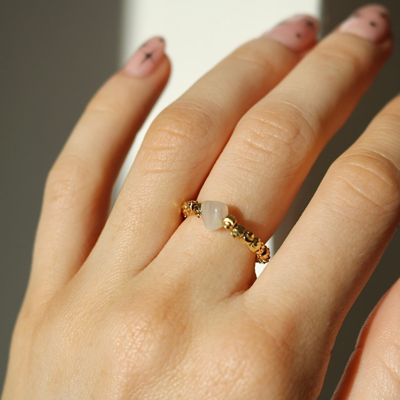 MOONSTONE BEAD RING IN 18K GOLD