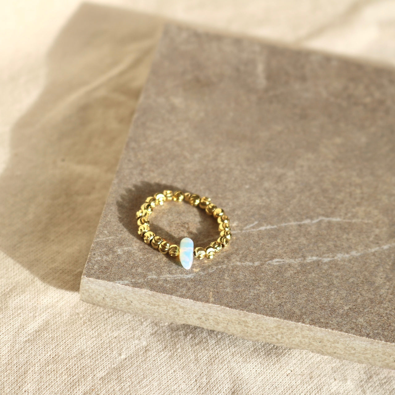 OPAL BEAD RING IN 18K GOLD