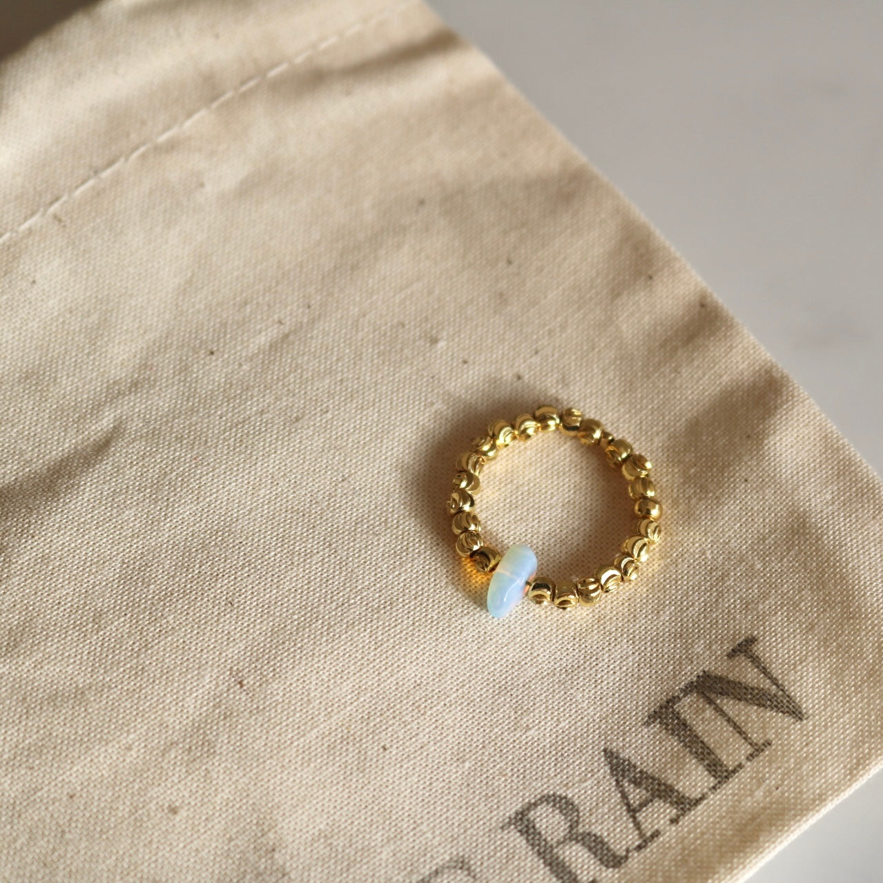 OPAL BEAD RING IN 18K GOLD