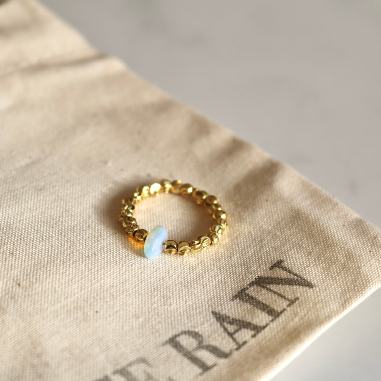 OPAL BEAD RING IN 18K GOLD