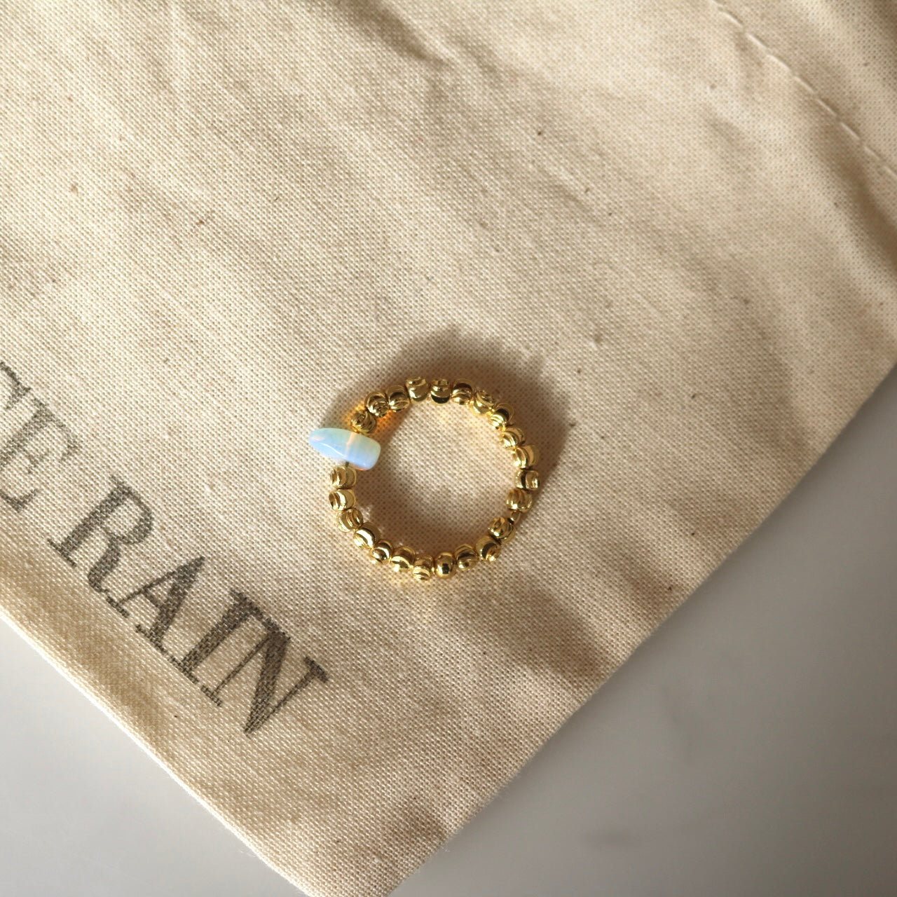 OPAL BEAD RING IN 18K GOLD