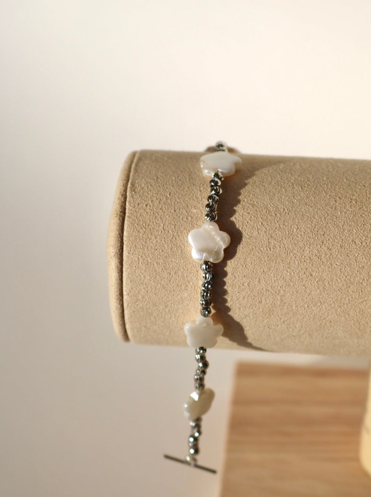 CLOVER BEADED BRACELET IN PLATINUM