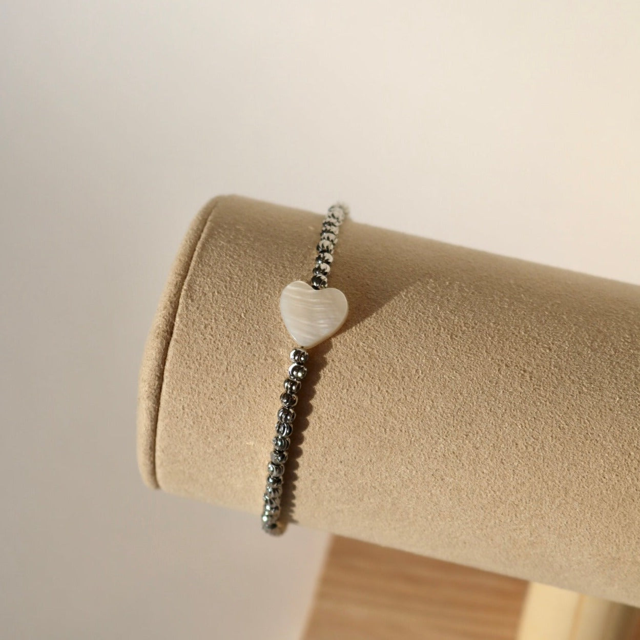 FRESHWATER SHELL HEART BRACELET IN PLATINUM