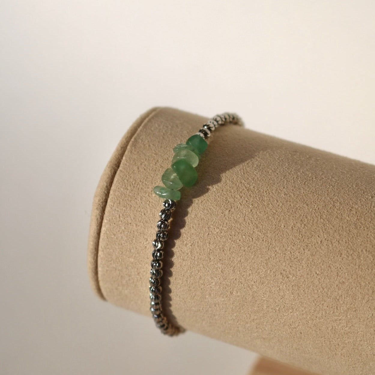 GREEN AVENTURINE BEADED BRACELET IN PLATINUM