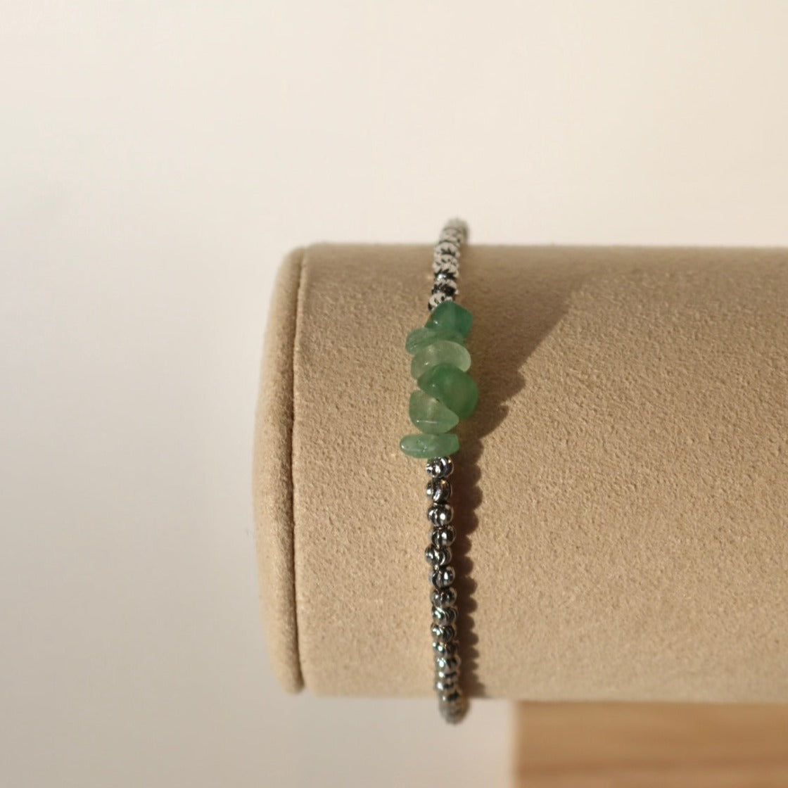 GREEN AVENTURINE BEADED BRACELET IN PLATINUM