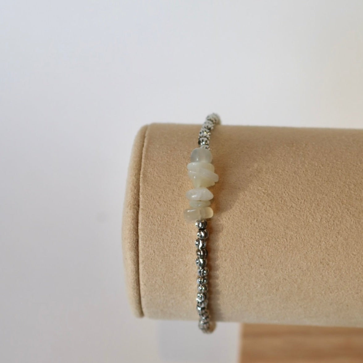 MOONSTONE BEADED BRACELET IN PLATINUM