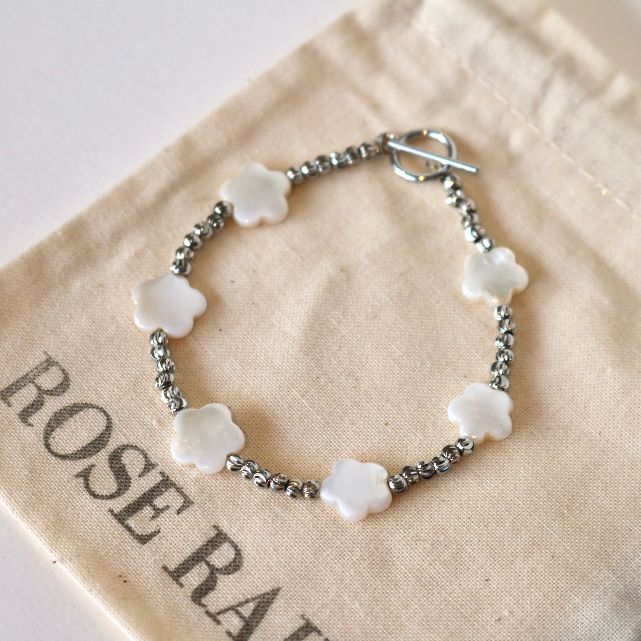 CLOVER BEADED BRACELET IN PLATINUM