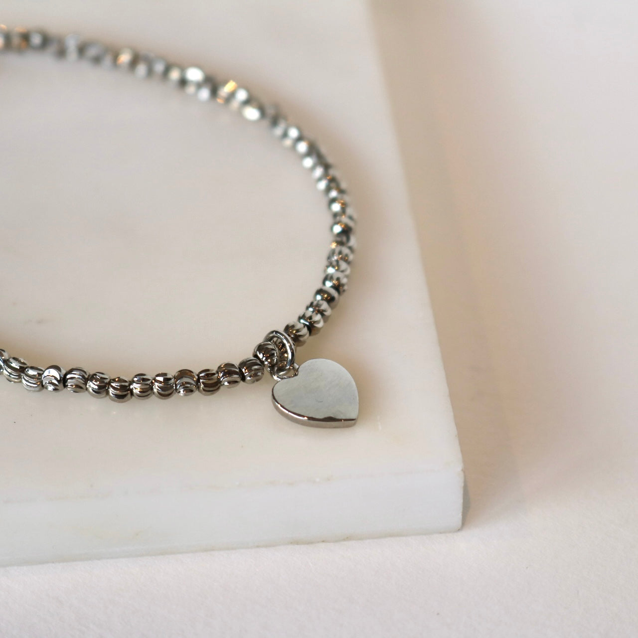 HEART CHARM BRACELET IN PLATINUM